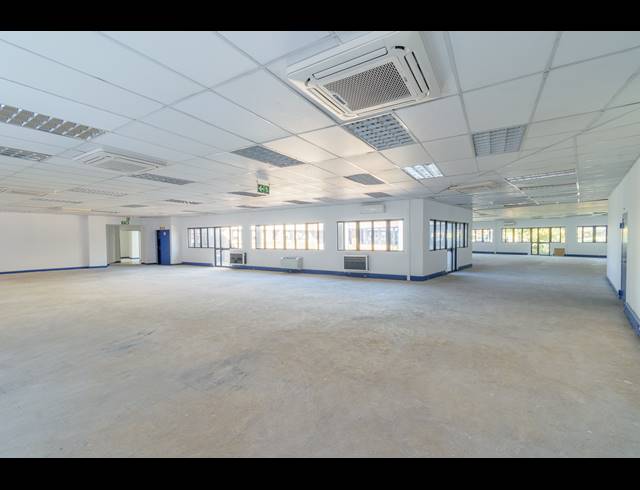 1,610M² OFFICE FOR SALE IN WOODMEAD